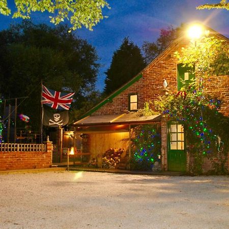 Squirrel Barn Villa Milwich Exterior photo