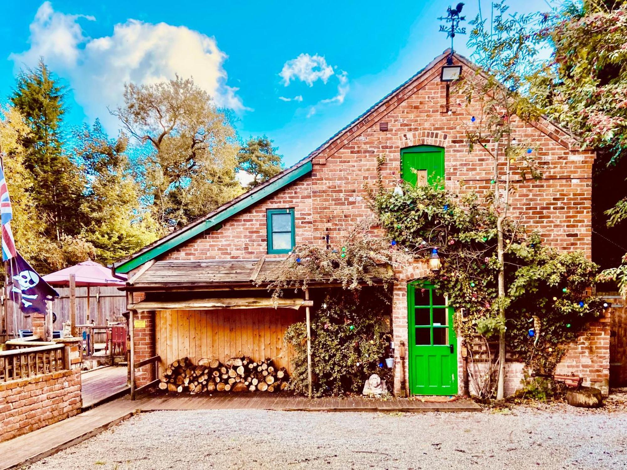 Squirrel Barn Villa Milwich Exterior photo