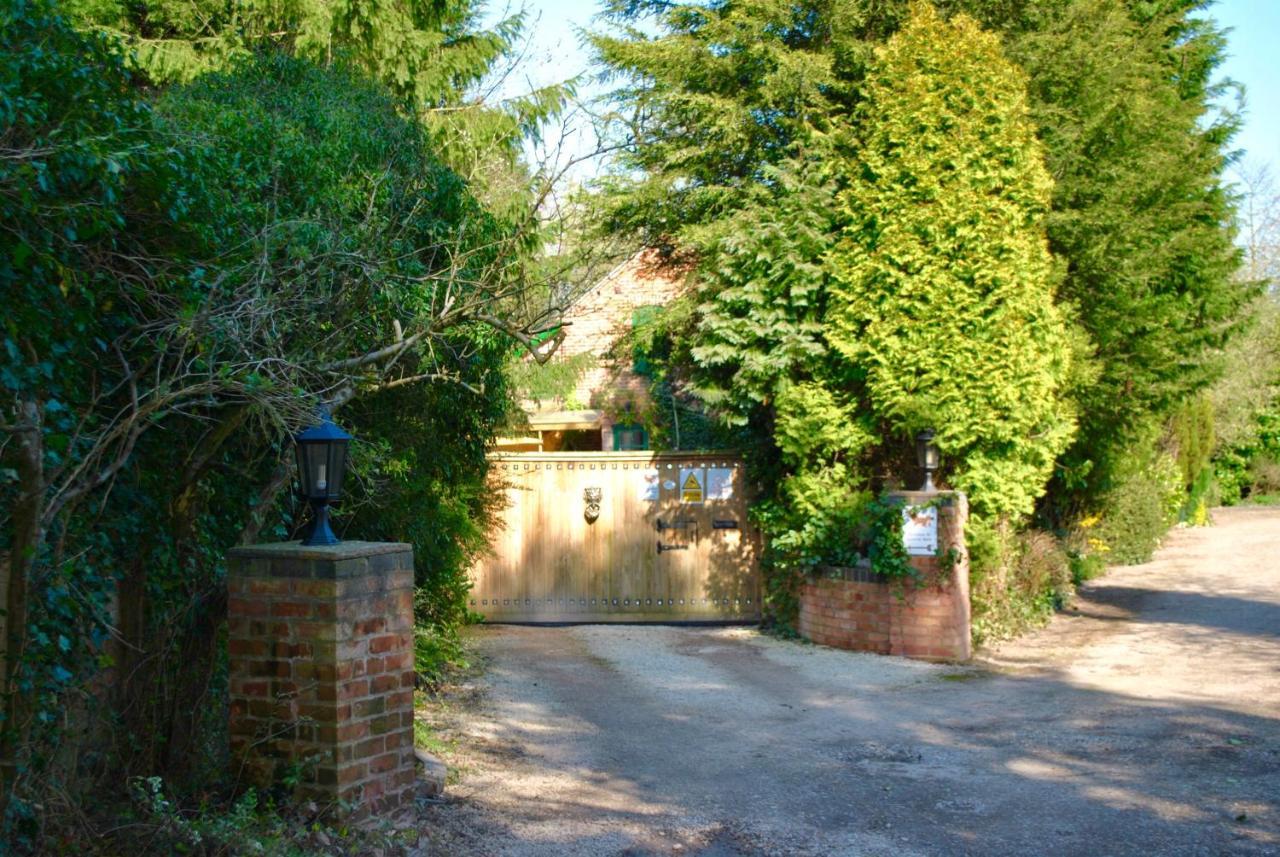 Squirrel Barn Villa Milwich Exterior photo