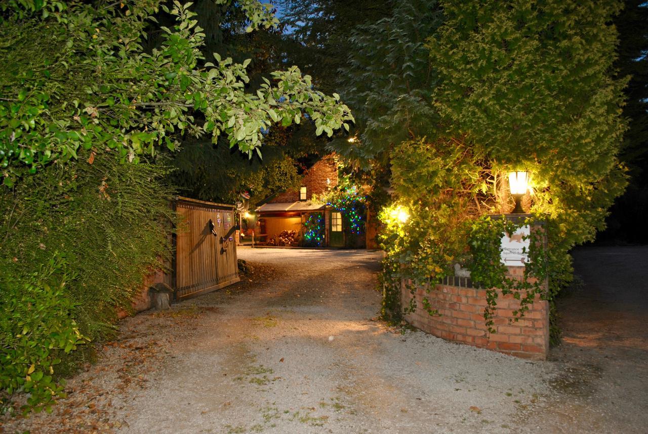 Squirrel Barn Villa Milwich Exterior photo