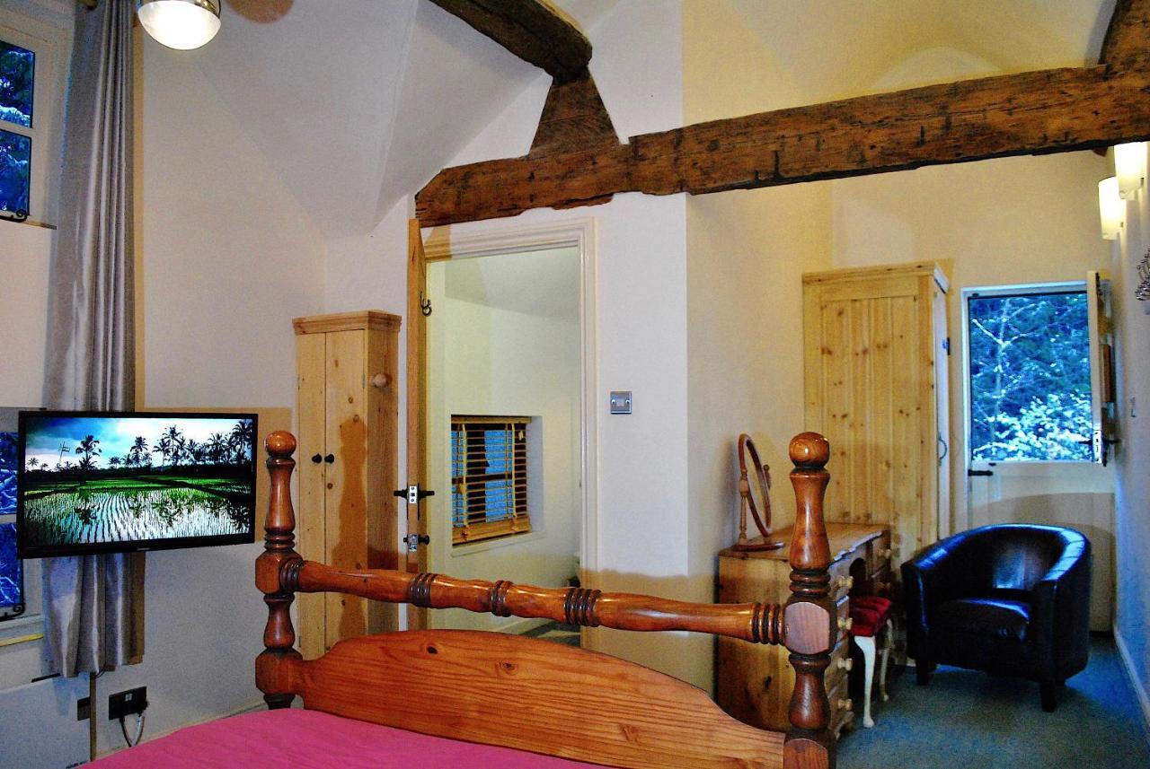 Squirrel Barn Villa Milwich Exterior photo